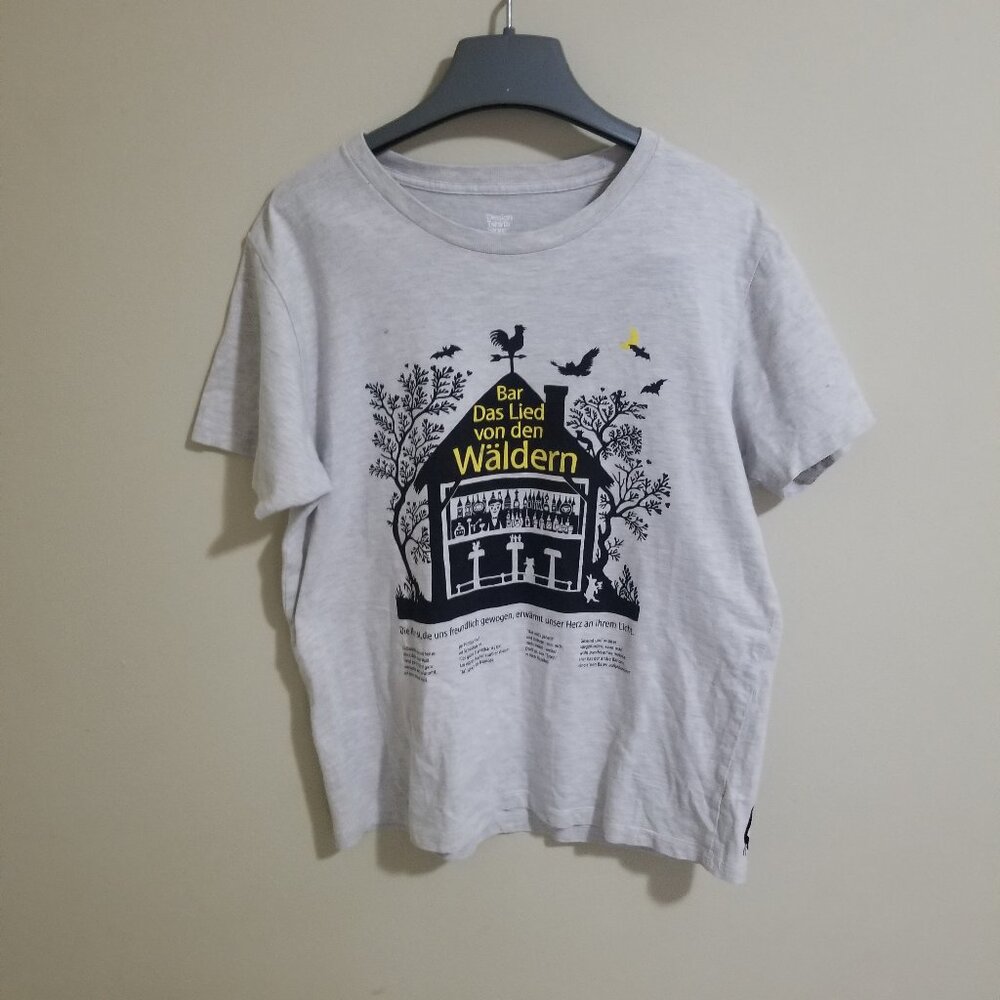 Men's light grey graniph t-shirt, Japanese import size small